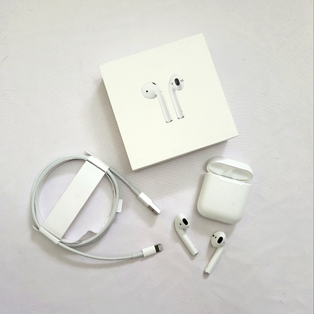 APPLE AIR PODS